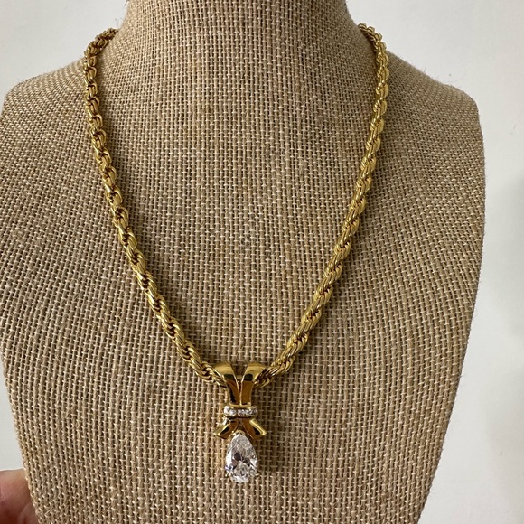 Vintage 80s Gold Tone Simulated Diamond Lux Look Necklace - Picture 1 of 9